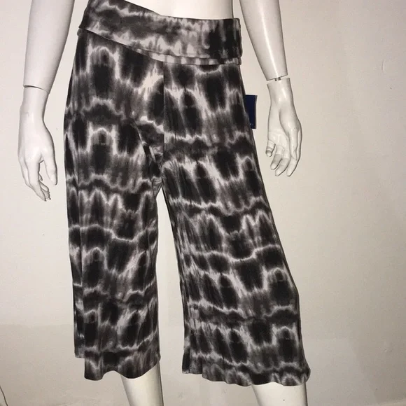 NWT Woman’s Size Small Falls Creek Knit Gaucho Black and White Print - Picture 1 of 4